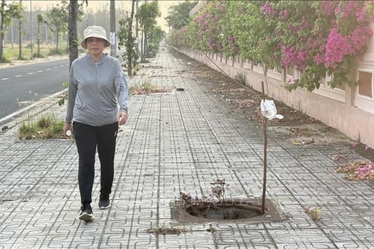 Đắk Lắk: Hàng loạt hố ga mất nắp, vỉa hè thành 'bẫy' người đi đường