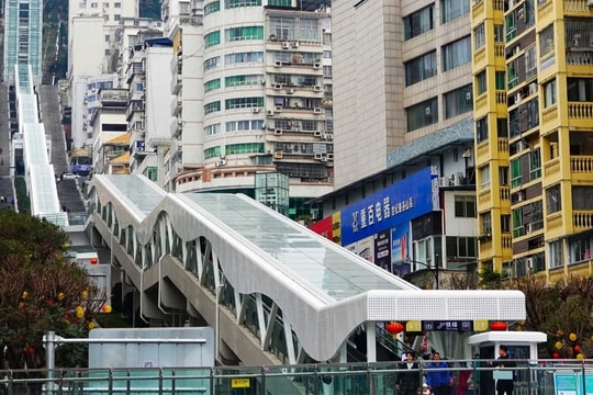 Chiêm ngưỡng thang cuốn leo núi tương đương toà nhà 80 tầng ở Trung Quốc