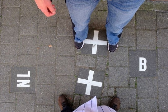 Cuộc sống trớ trêu ở thị trấn nằm trên hai quốc gia