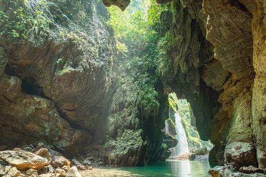 Cấm du khách tắm tại thác Nậm Lang