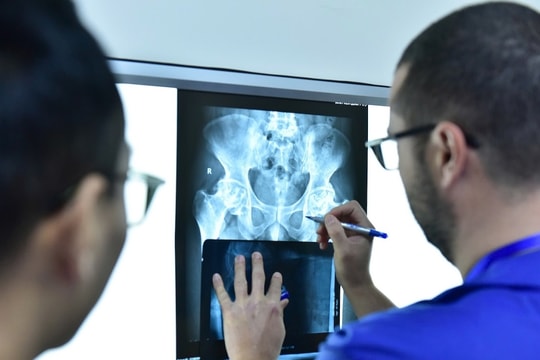 Bác sĩ dự báo ca thay khớp háng tăng trong 10 năm tới