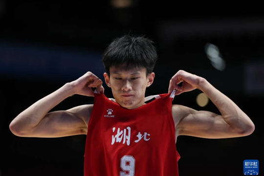 Sao bóng rổ U18 Trung Quốc bị tố gian lận tuổi và danh tính