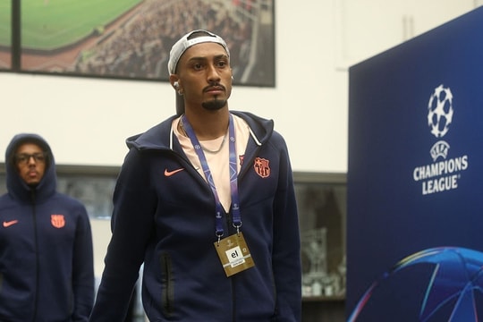 Raphinha: 'Barca bị cướp suất vào bán kết Champions League'