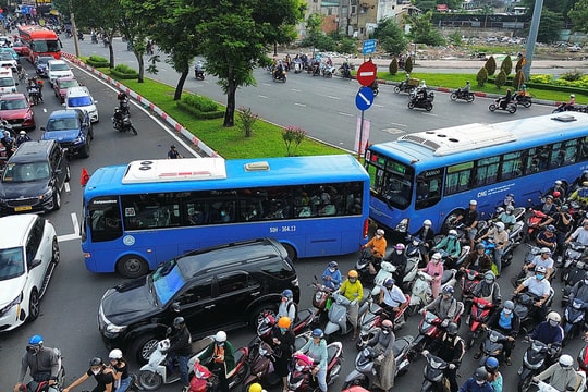 Chuyên gia: 'Miễn vé xe buýt chưa đủ thu hút người dân bỏ xe máy'