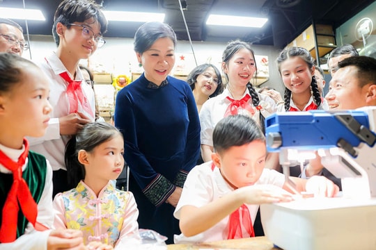 Phu nhân Tổng Bí thư, Chủ tịch nước thăm trung tâm Tống Khánh Linh