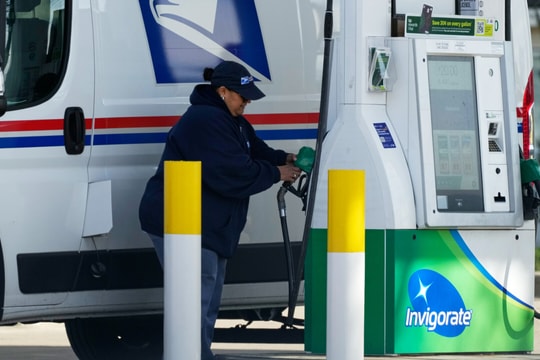 Lãnh đạo tập đoàn xăng dầu Mỹ khuyên người dân giảm lái xe