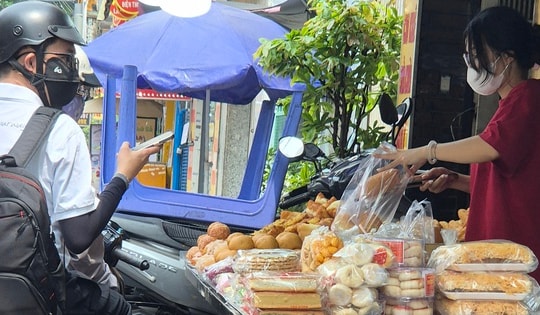 Giám đốc Sở An toàn thực phẩm TPHCM: Không có chuyện dẹp thức ăn đường phố!