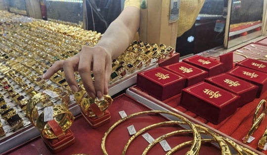 Sáng 15-4, giá vàng miếng SJC và vàng nhẫn tăng tới 2,5 triệu đồng mỗi lượng