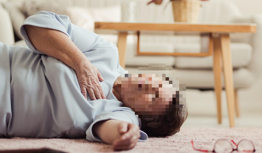 Người phụ nữ 60 tuổi tử vong giữa đêm, bác sĩ cảnh báo ngay thói quen "bào mòn" sức khỏe