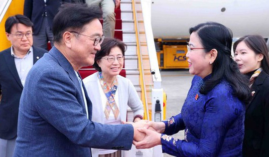 Chủ tịch Quốc hội Hàn Quốc đến Hà Nội, thăm chính thức Việt Nam