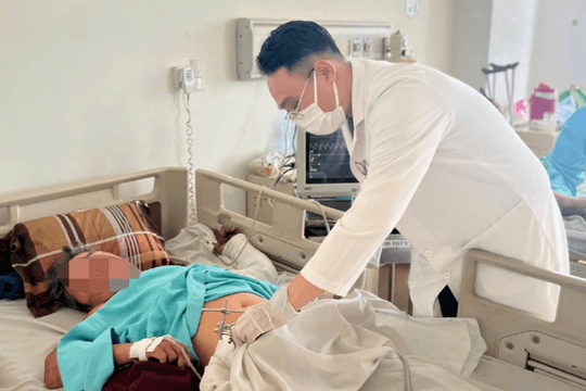Bệnh nhân gãy khung chậu có thể nguy kịch nếu bị di chuyển sai cách