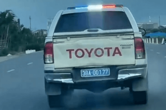 CSGT Hà Tĩnh mở đường đưa sản phụ chuyển dạ đến bệnh viện an toàn