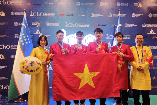 Cả 4 học sinh Việt Nam giành huy chương vàng Olympic Hóa học quốc tế 2026