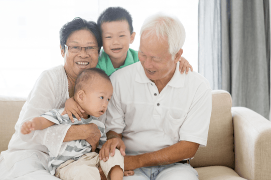 4 việc gia đình nên làm để bảo vệ người cao tuổi trong ngày nóng