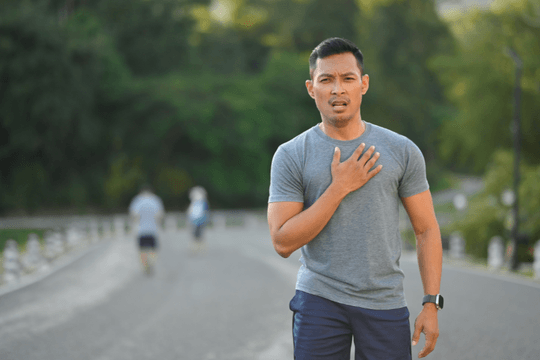 7 dấu hiệu đau ngực không nên chủ quan