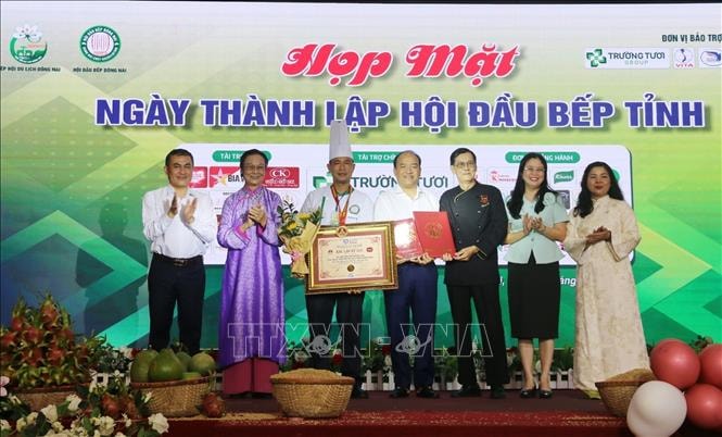 Kỷ lục của đặc sản xôi chiên phồng hạt điều Đồng Nai