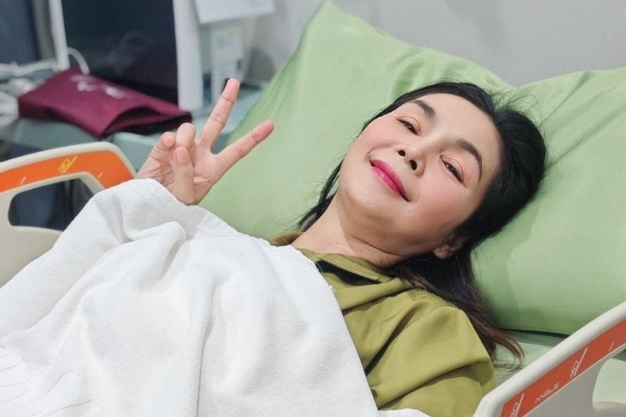 Nữ ca sĩ Thái nhập viện cấp cứu