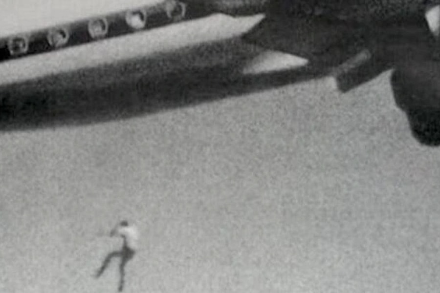 Bi kịch của cậu bé muốn đi khắp thế giới: Trốn mua vé, rơi khỏi máy bay