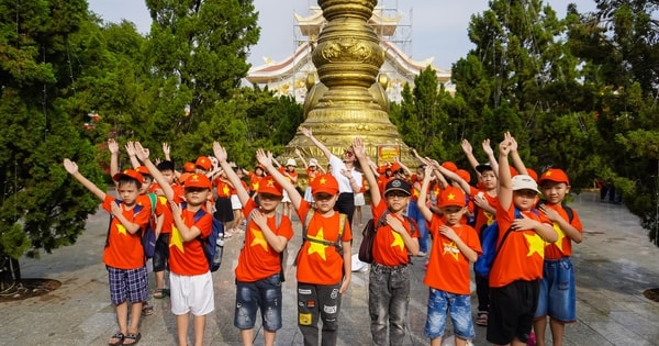 Không đi Hà Nội xem diễu binh, người dân TP HCM vui chơi ở đâu dịp lễ 2-9?