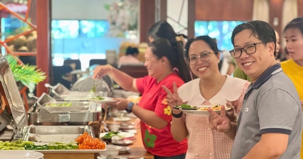 Buffet chay ở TP HCM đắt khách dịp lễ 2-9