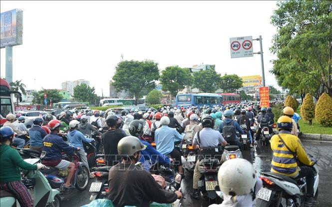 Ngày đầu sau kỳ nghỉ lễ, khu vực cửa ngõ TP Hồ Chí Minh ùn tắc cục bộ