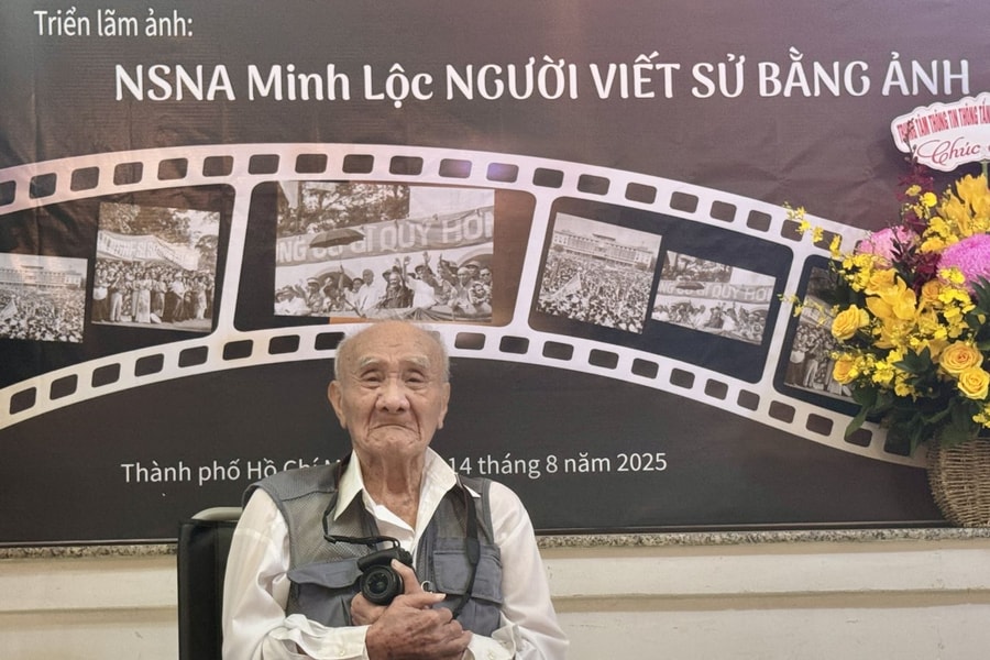 70 năm cầm máy, một đời viết sử bằng ảnh
