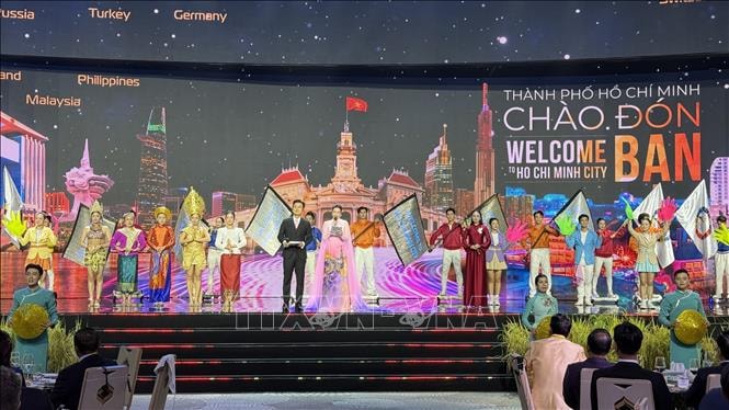 Rực rỡ 'Đêm Việt Nam'