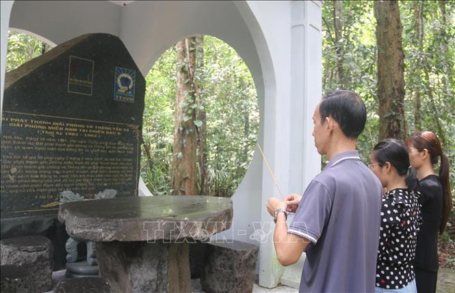 Dòng thông tin chính thống từ Chiến khu Đ