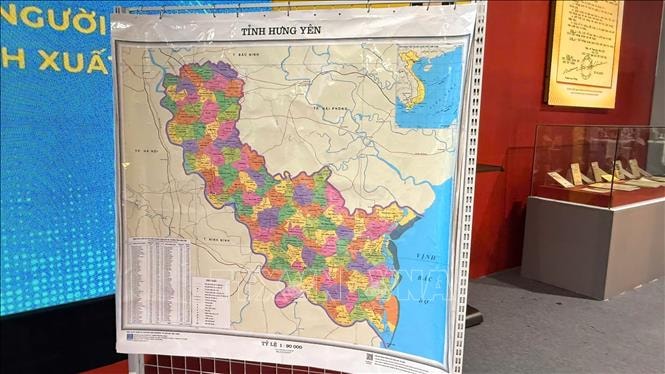 Triển lãm thành tựu đất nước: Lần đầu ra mắt các ấn phẩm 'Bản đồ Việt Nam 34 tỉnh, thành'