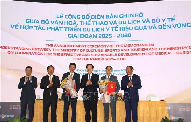 Hiến kế xây dựng chiến lược hành động số và xanh hóa du lịch Việt Nam