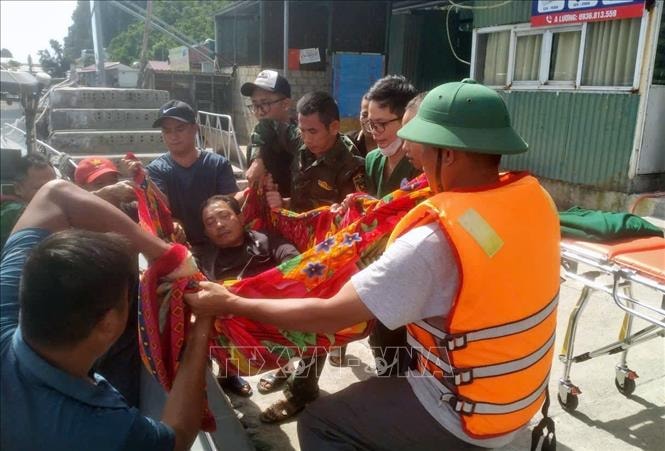 Cứu nạn thành công một người đi biển gặp sự cố về sức khỏe