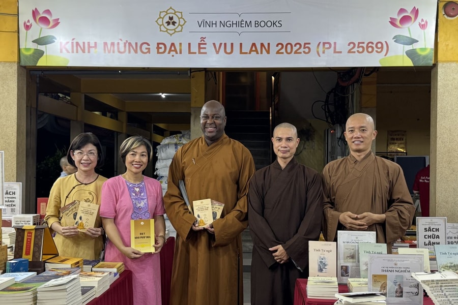 Hiếu hạnh mùa Vu Lan qua những trang sách Phật giáo