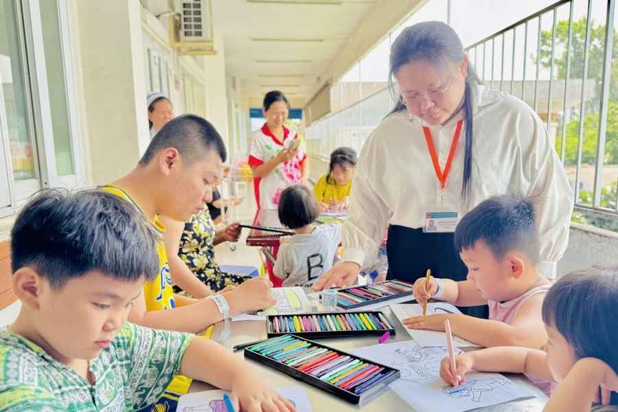Ngày khai giảng đặc biệt của những bệnh nhi tại TP Hồ Chí Minh
