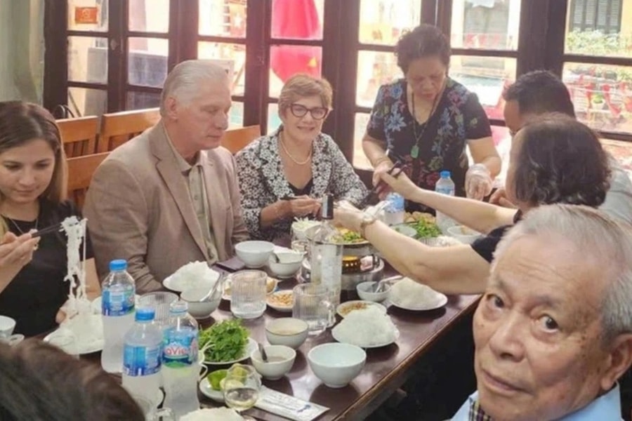 Chuyện bữa trưa với nem rán, chả cá của Chủ tịch Cuba và Phu nhân ở Hà Nội