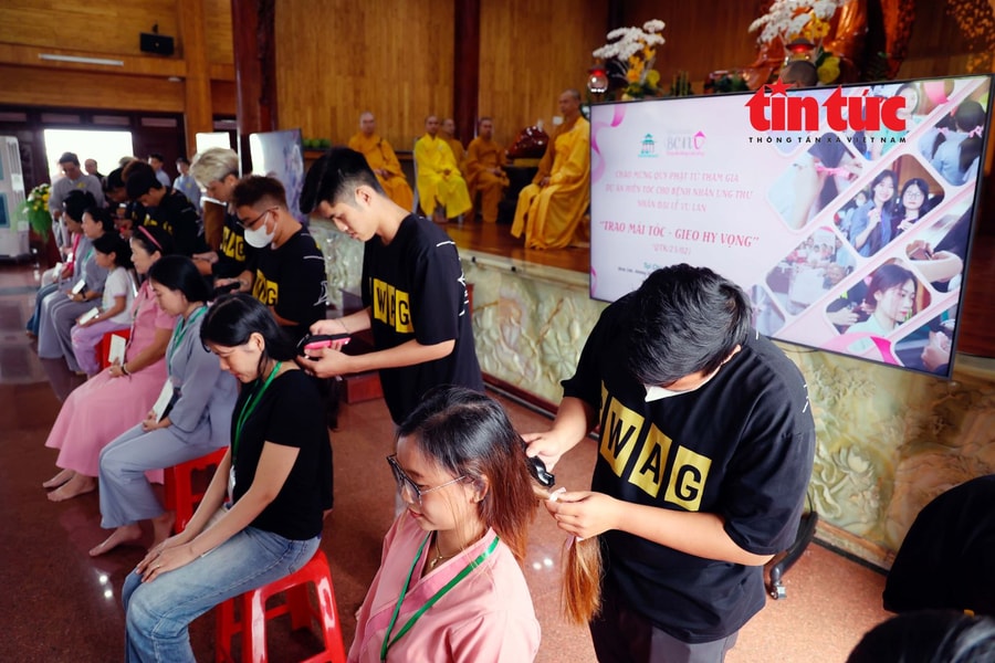 TP Hồ Chí Minh: Gần 1000 lọn tóc hiến tặng bệnh nhân ung thư dịp Vu Lan