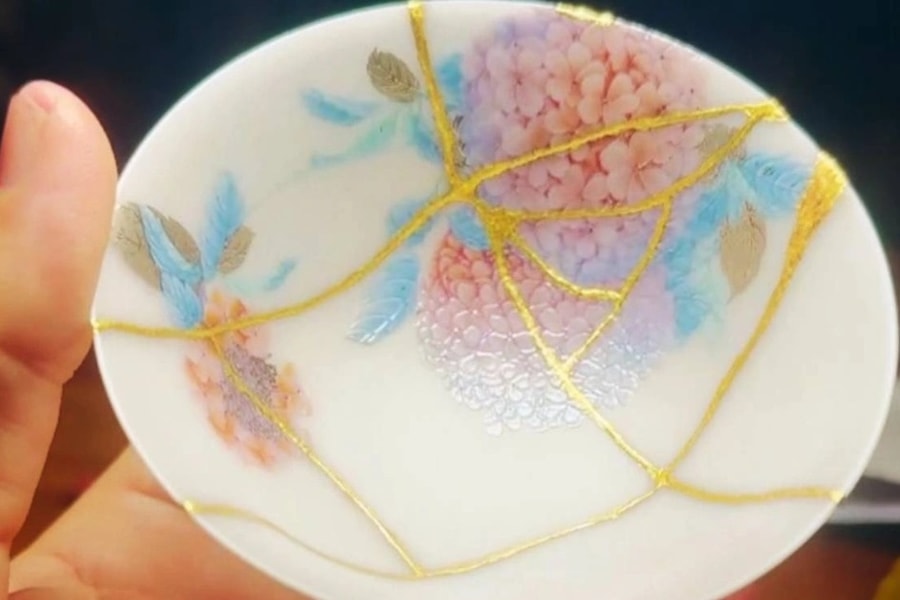 Nghề hàn gắn gốm sứ nứt vỡ bằng vàng ròng và bài học "mọi chuyện rồi sẽ ổn"