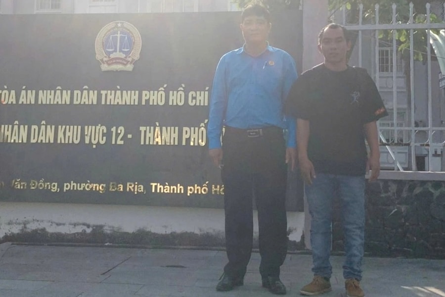 Bị thanh thép nóng đâm xuyên đùi, công nhận đòi bồi thường 200 triệu đồng