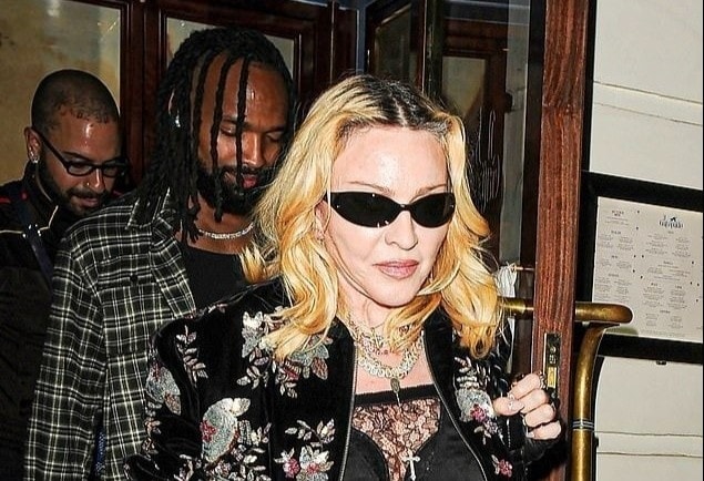 Madonna bên tình trẻ kém 29 tuổi
