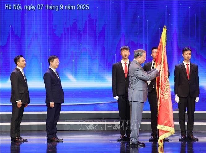 Tổng Bí thư Tô Lâm trao Huân chương Lao động hạng Nhất cho Đài Truyền hình Việt Nam