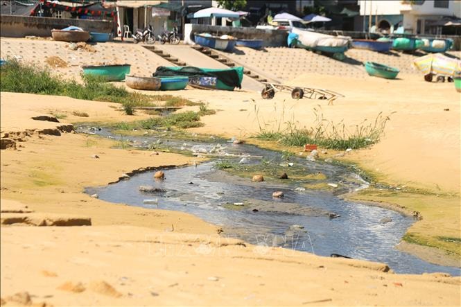 Gia Lai: Nước thải sinh hoạt chưa qua xử lý bức tử môi trường biển
