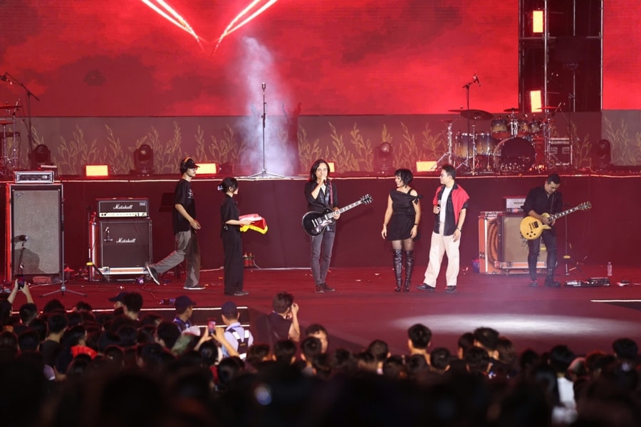 Ngũ Cung hát 'Cô đôi thượng ngàn', Bức Tường tri ân Trần Lập ở rock concert