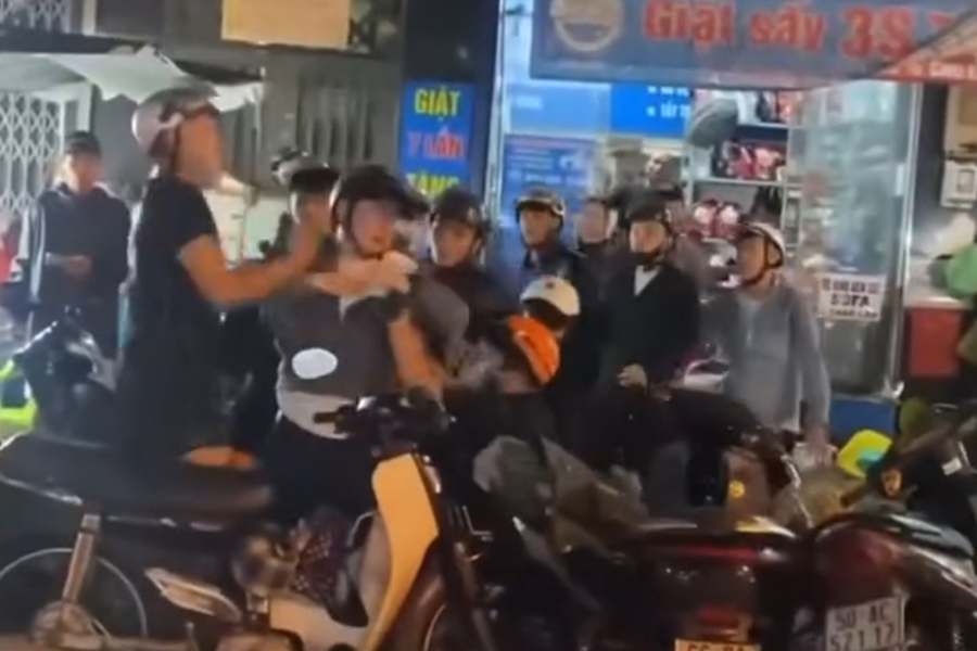 TP Hồ Chí Minh: Xác minh nhóm thanh niên hành hung đôi nam nữ giữa đường