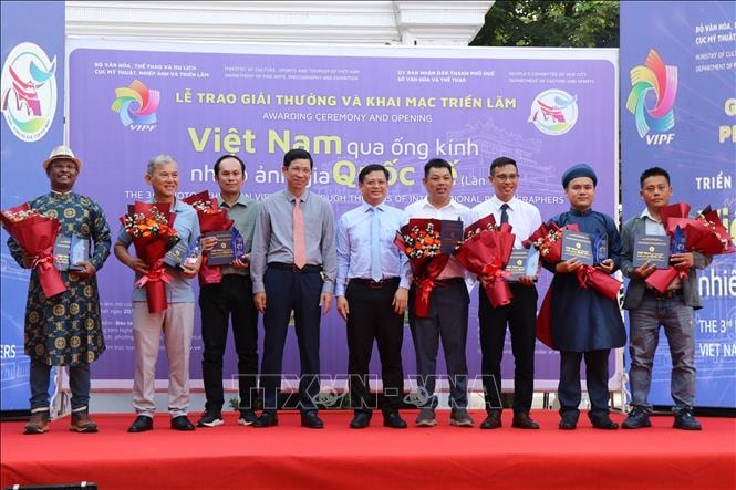 Quảng bá hình ảnh Việt Nam qua ống kính nhiếp ảnh