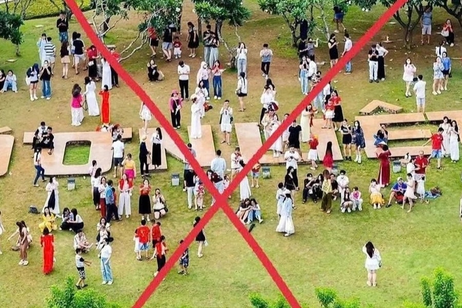 Xuất hiện tình trạng khách giẫm đạp tại Đài Liệt sĩ khi chụp tháp Tam Thắng