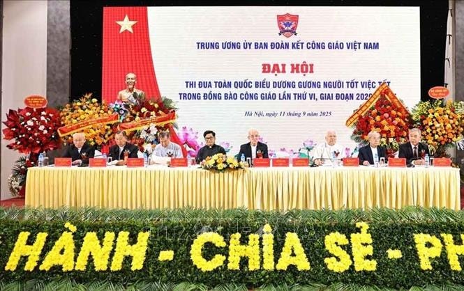 Tinh thần 'Phúc âm' và dân tộc thúc đẩy mạnh mẽ các phong trào thi đua yêu nước