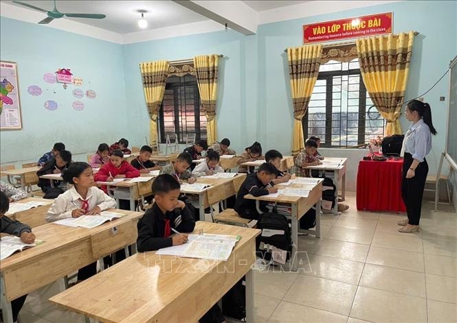 Hơn 300 học sinh ở Thàng Tín (Tuyên Quang) trở lại trường sau khi khắc phục hậu quả do lũ ống