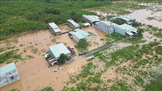 Lũ sông Buông dâng cao, nhiều khu vực nhà dân ngập sâu