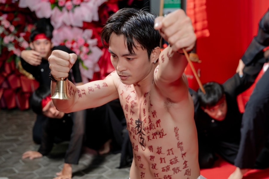 Cảnh cởi trần của Lãnh Thanh vấp tranh luận