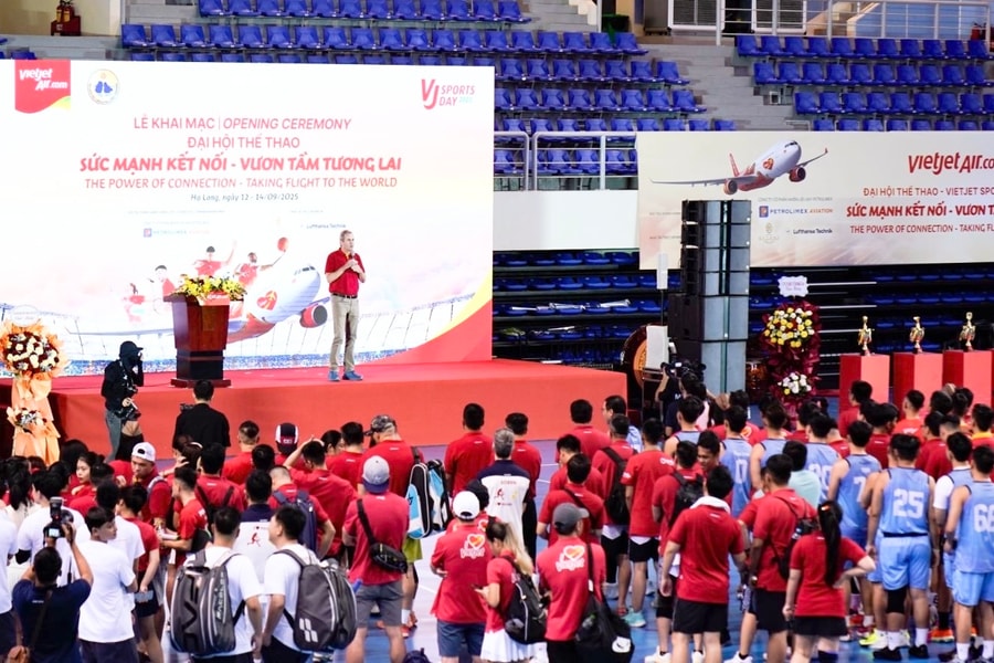 Gần 600 'chiến binh bầu trời' Vietjet tranh tài thể thao vì môi trường biển