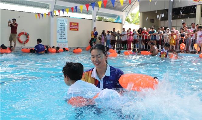 'Kình ngư' Ánh Viên lan tỏa phong trào dạy bơi cho trẻ em, giảm thiểu đuối nước